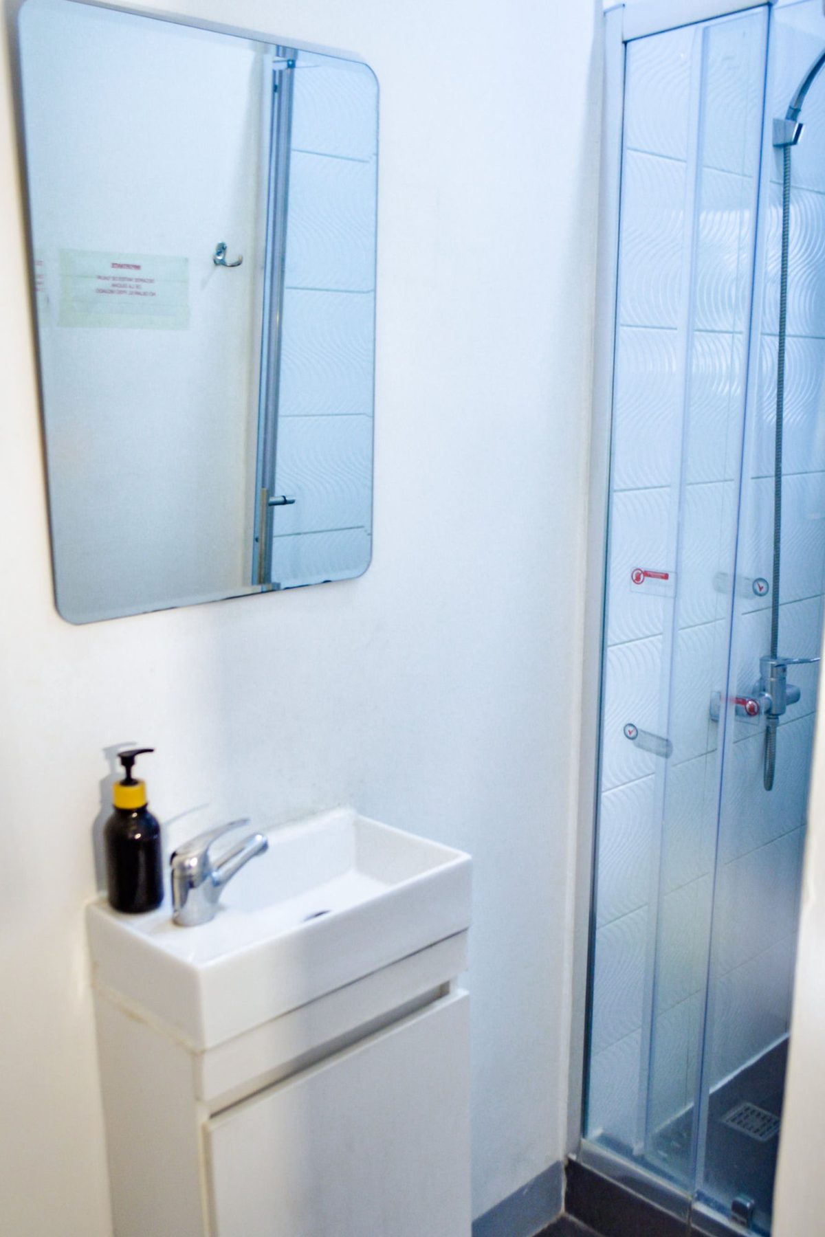 Habitación Estándar - baño privado con lavamanos